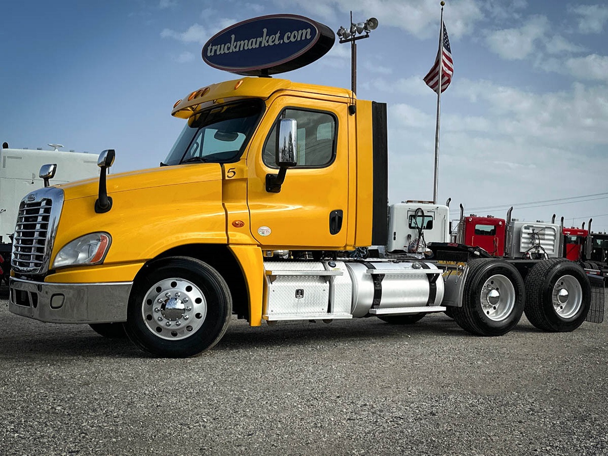 2014 FREIGHTLINER CASCADIA DAYCAB
