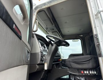 2017 Kenworth T800 Daycab 165823