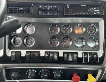 2017 Kenworth T800 Daycab 165823