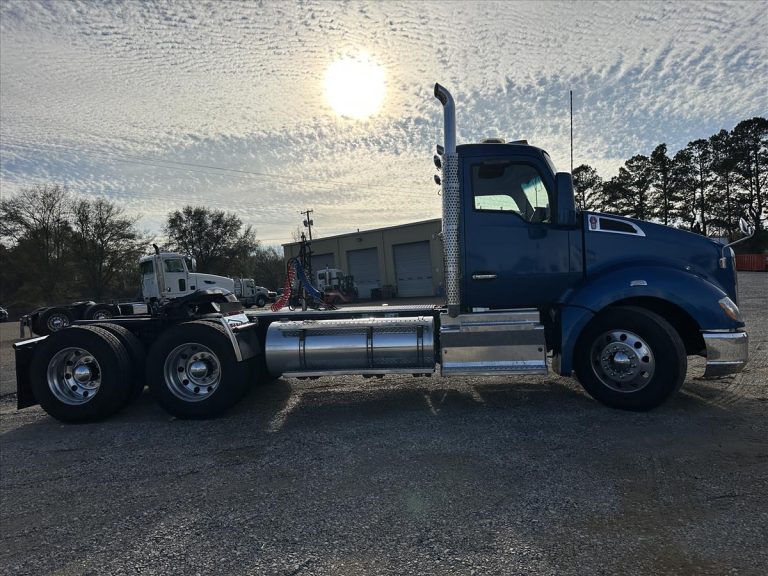 2014 KENWORTH T680 DAYCAB photo 4