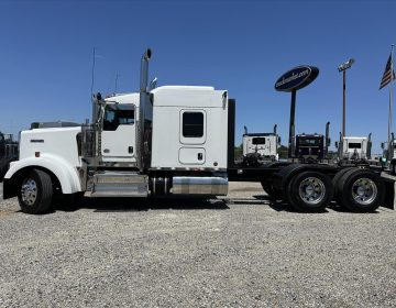 2020 Kenworth W900l Sleeper 426301