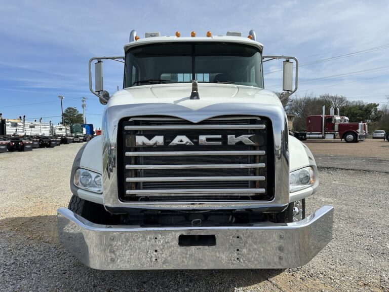 2012 MACK GU813 TRI AXLE DAYCAB photo 2