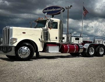 2022 Peterbilt 389 Daycab 796907