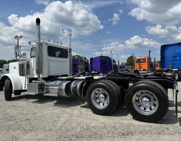 2020 Peterbilt 389 Daycab 648068
