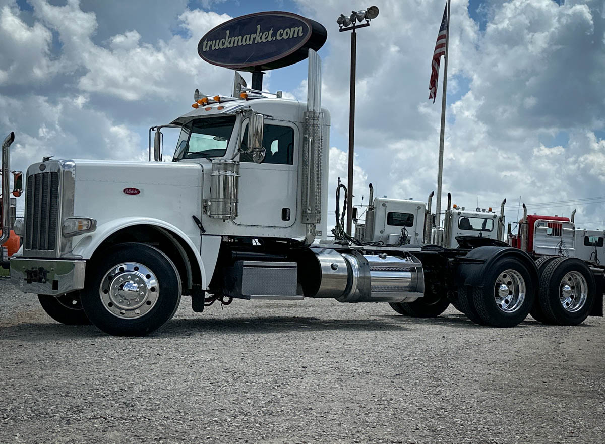 2020 PETERBILT 389 DAYCAB
