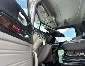 2019 Peterbilt 389 Daycab 643256