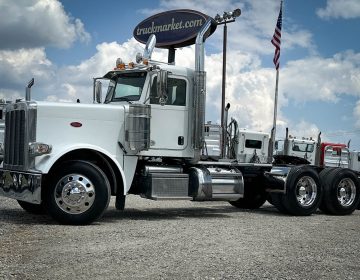 2019 Peterbilt 389 Daycab 643256