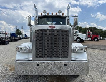 2019 Peterbilt 389 Daycab 643256