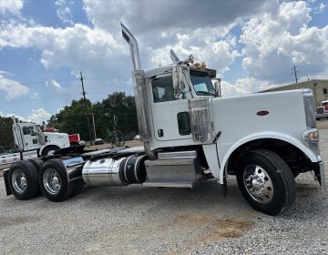 2019 Peterbilt 389 Daycab 643256