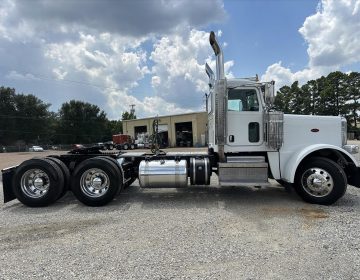 2019 Peterbilt 389 Daycab 643256