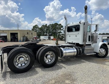 2019 Peterbilt 389 Daycab 643256