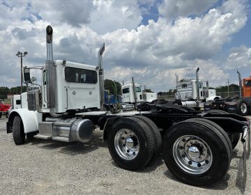 2019 Peterbilt 389 Daycab 643256
