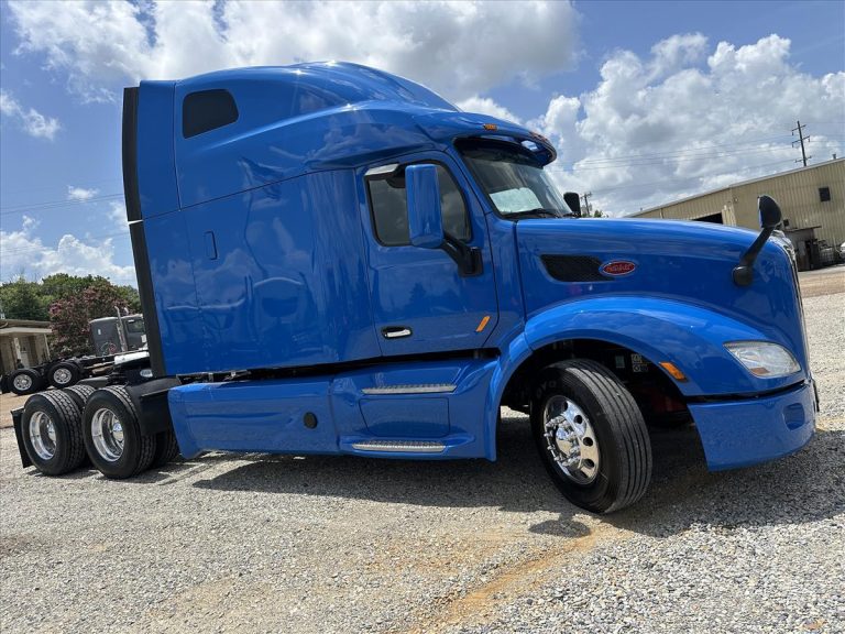 2022 PETERBILT 579 SLEEPER photo 3