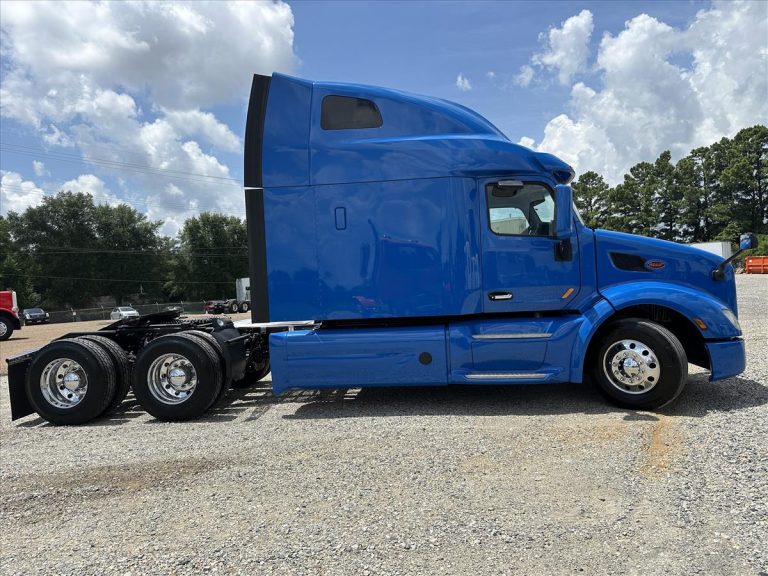 2022 PETERBILT 579 SLEEPER photo 4