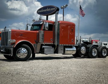 2013 Peterbilt 389 Tri Axle Sleeper 201043