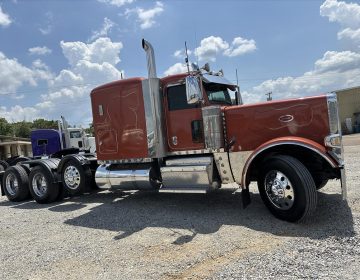 2013 Peterbilt 389 Tri Axle Sleeper 201043