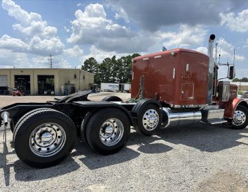 2013 Peterbilt 389 Tri Axle Sleeper 201043