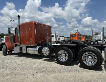 2013 Peterbilt 389 Tri Axle Sleeper 201043