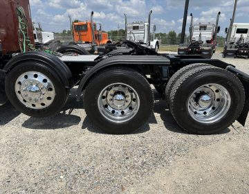 2013 Peterbilt 389 Tri Axle Sleeper 201043