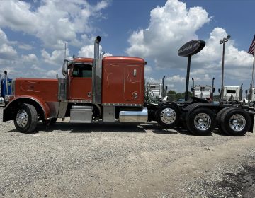 2013 Peterbilt 389 Tri Axle Sleeper 201043