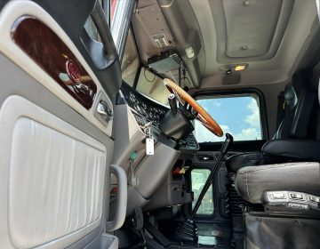 2013 Peterbilt 389 Tri Axle Sleeper 201043