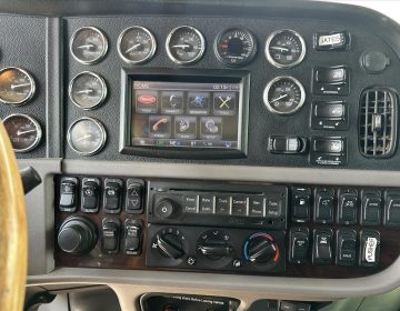 2013 Peterbilt 389 Tri Axle Sleeper 201043