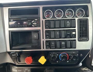 2020 Mack Granite Tri Axle Daycab 019263