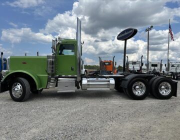 2017 Peterbilt 389 Daycab Glider Kit 366859