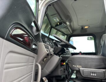 2017 Peterbilt 389 Daycab Glider Kit 366859