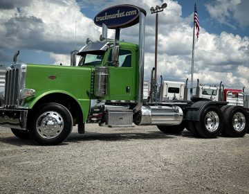 2017 Peterbilt 389 Daycab Glider Kit 366859