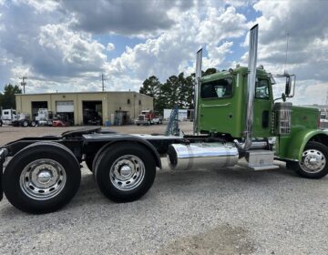 2017 Peterbilt 389 Daycab Glider Kit 366859