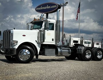 2011 Peterbit 388 Daycab 127944