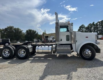 2011 Peterbit 388 Daycab 127944