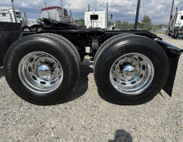 2011 Peterbit 388 Daycab 127944