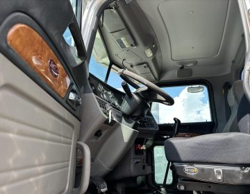 2011 Peterbit 388 Daycab 127944