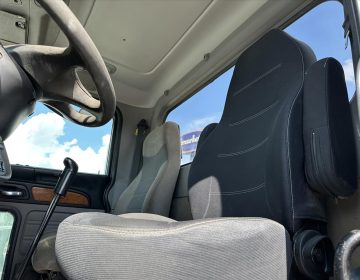 2011 Peterbit 388 Daycab 127944