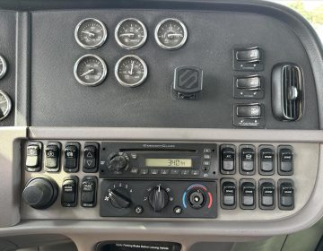 2011 Peterbit 388 Daycab 127944