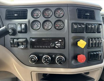 2020 Peterbilt 567 Daycab 641374