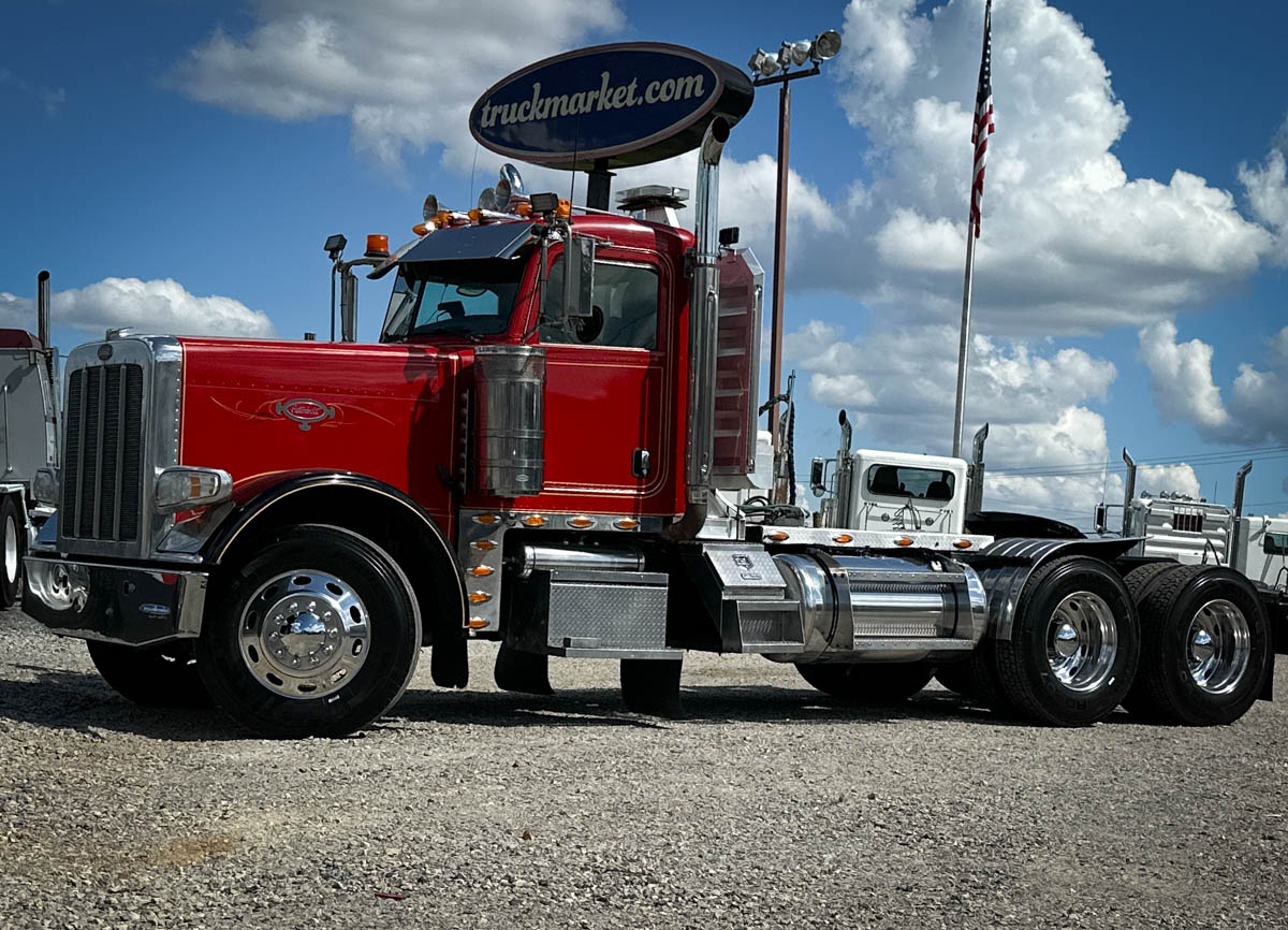 2012 PETERBILT 388 DAYCAB