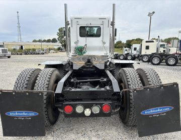 2015 Kenworth T800 Daycab Glider Kit 471424