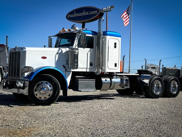 2015 PETERBILT 389 SLEEPER photo 1
