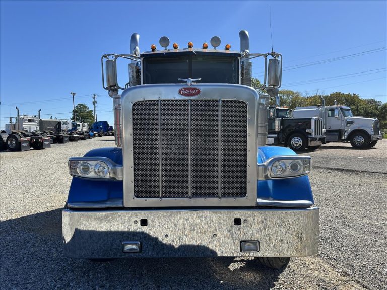 2015 PETERBILT 389 SLEEPER photo 2