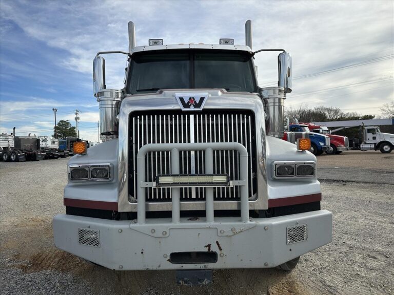 2015 WESTERN STAR 4900SB SLEEPER photo 2