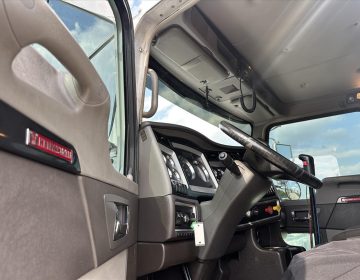 2015 Kenworth T800 Daycab Glider Kit 495410