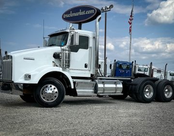 2015 Kenworth T800 Daycab Glider Kit 495410