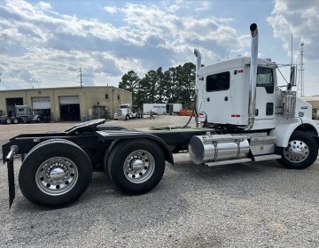 2015 Kenworth T800 Daycab Glider Kit 495410