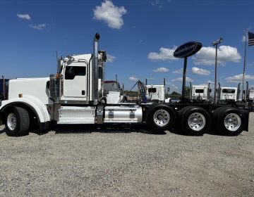 2020 Kenworth W900l Tri Axle Daycab 421435