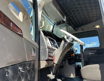 2020 Kenworth W900l Tri Axle Daycab 421435