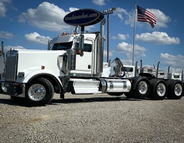 2020 Kenworth W900l Tri Axle Daycab 421435