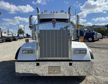 2020 Kenworth W900l Tri Axle Daycab 421435